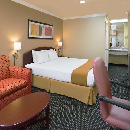 Days Inn By Wyndham Pinole Berkeley Exteriör bild