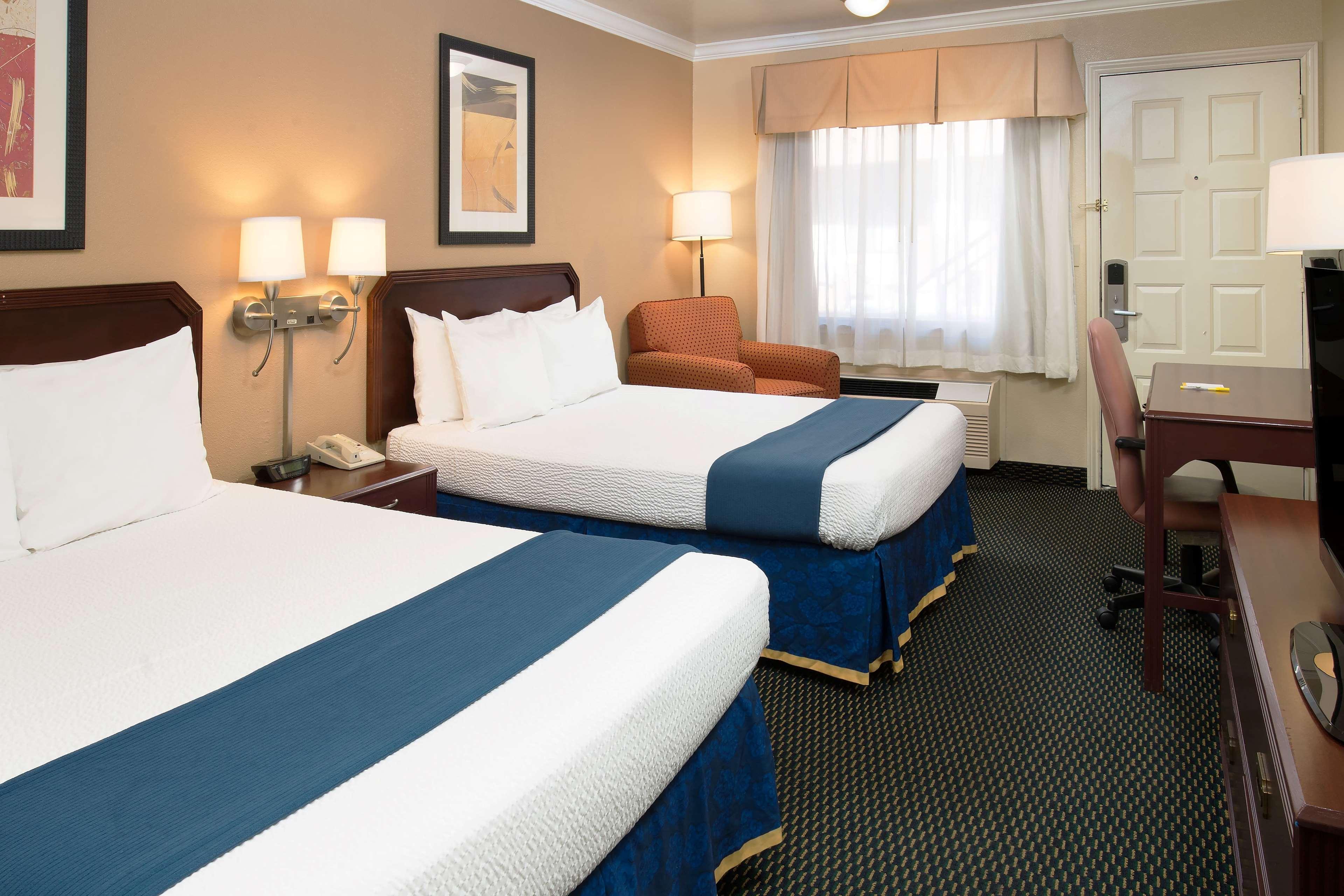 Days Inn By Wyndham Pinole Berkeley Exteriör bild