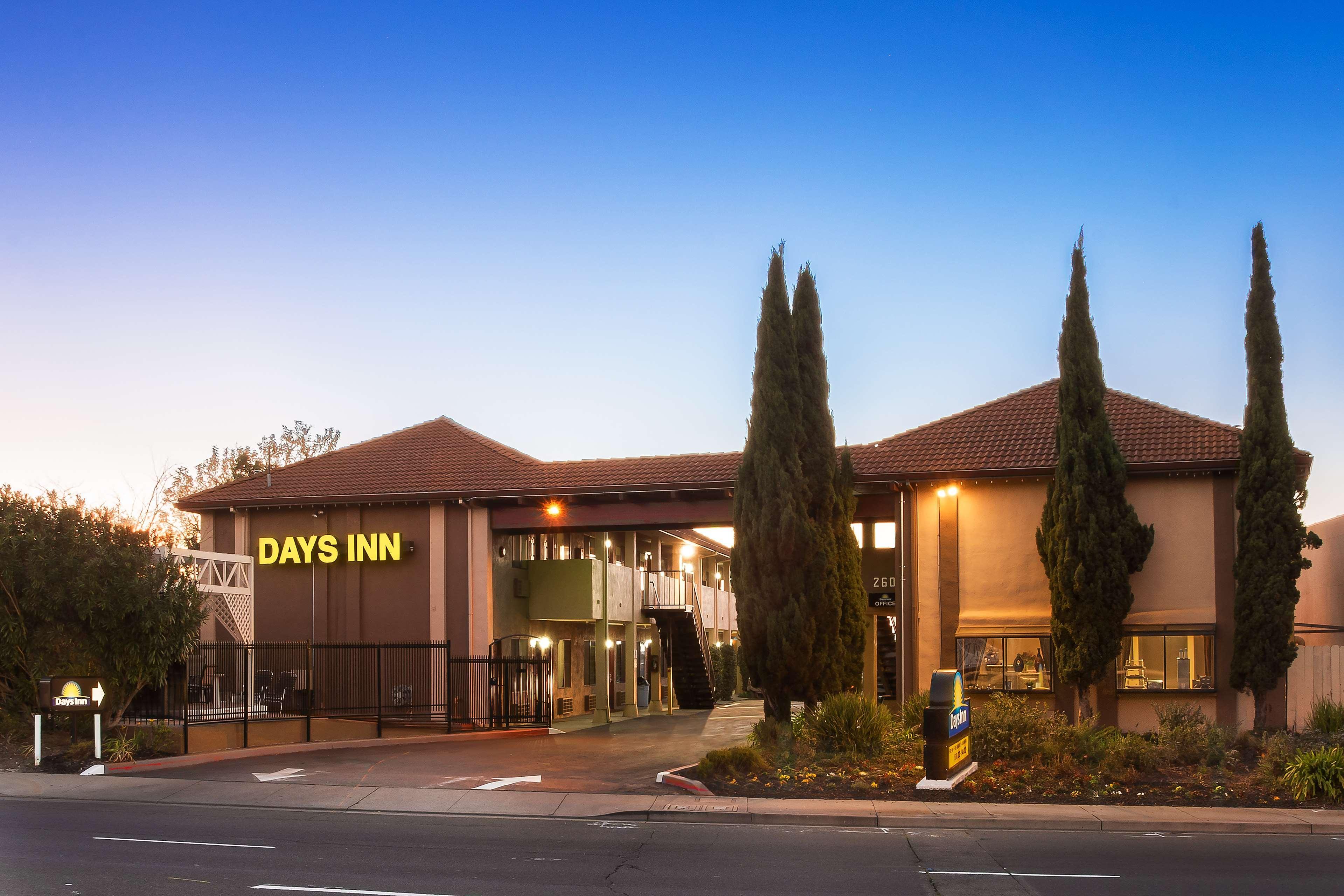 Days Inn By Wyndham Pinole Berkeley Exteriör bild