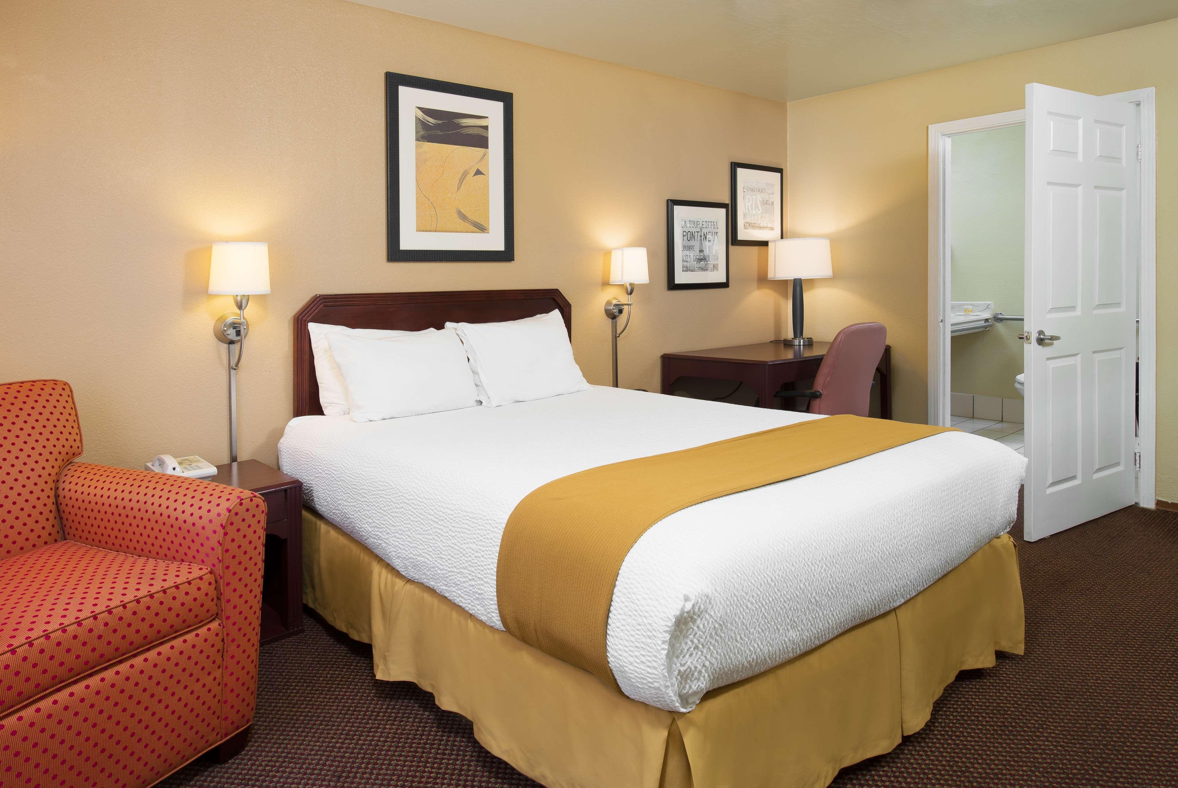 Days Inn By Wyndham Pinole Berkeley Exteriör bild