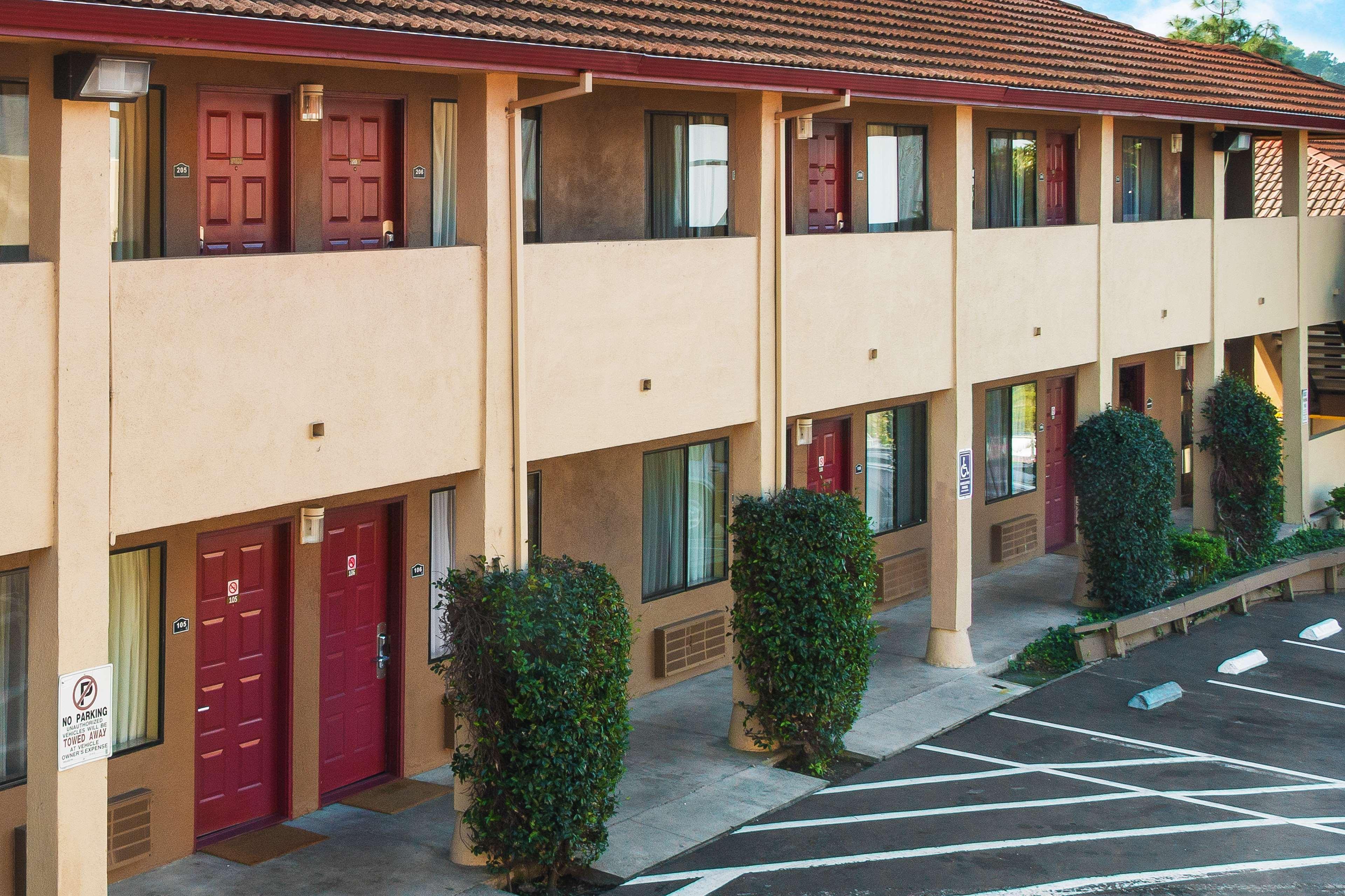 Days Inn By Wyndham Pinole Berkeley Exteriör bild