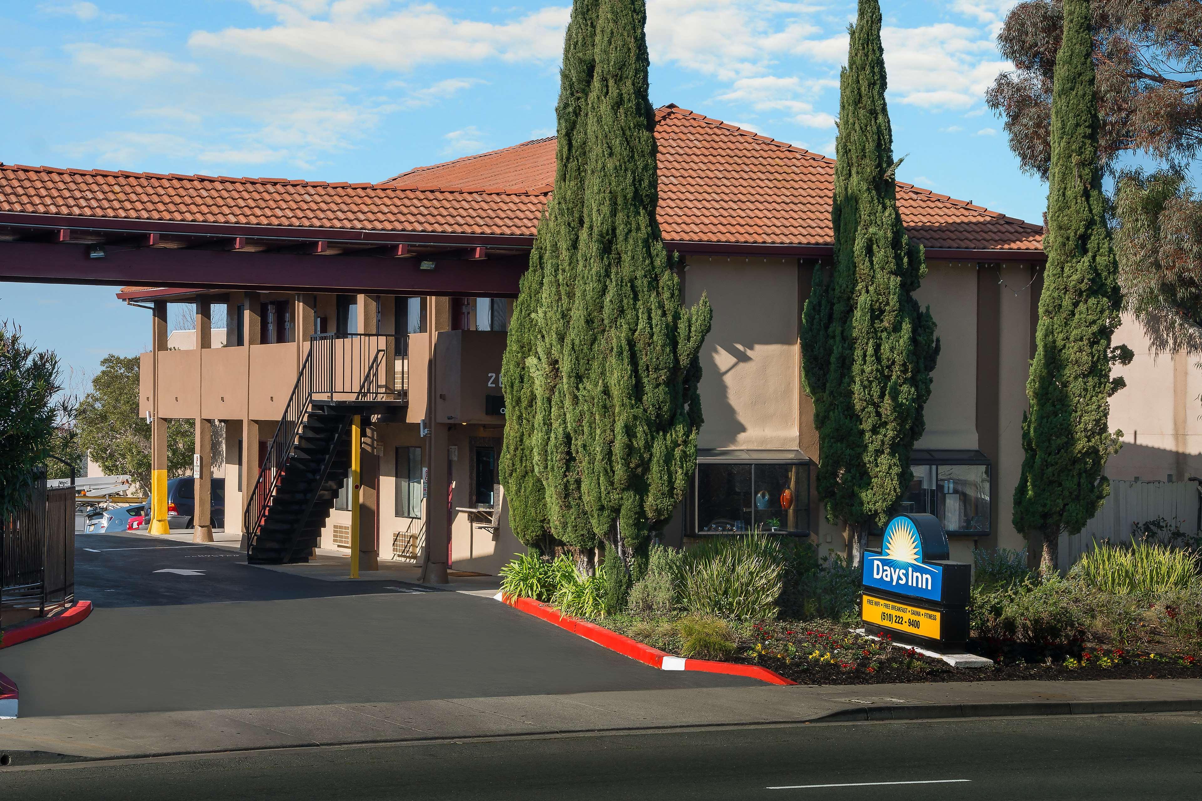 Days Inn By Wyndham Pinole Berkeley Exteriör bild