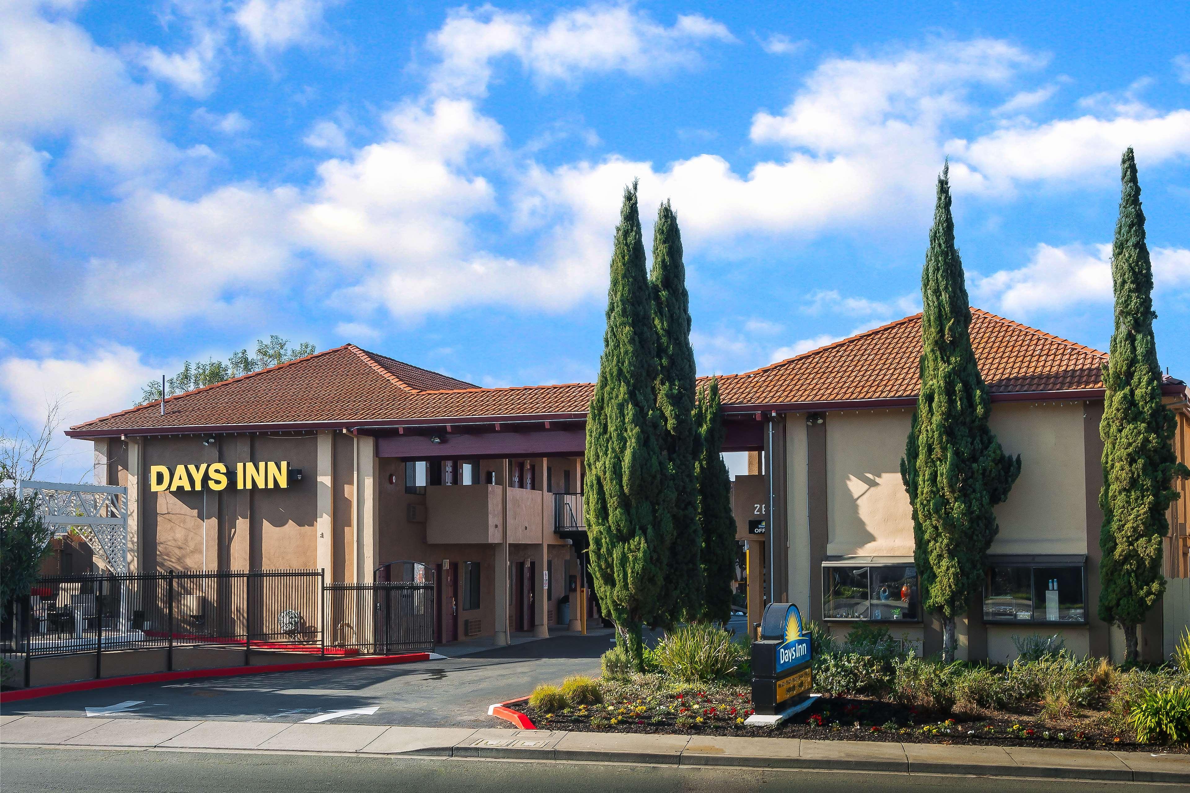 Days Inn By Wyndham Pinole Berkeley Exteriör bild